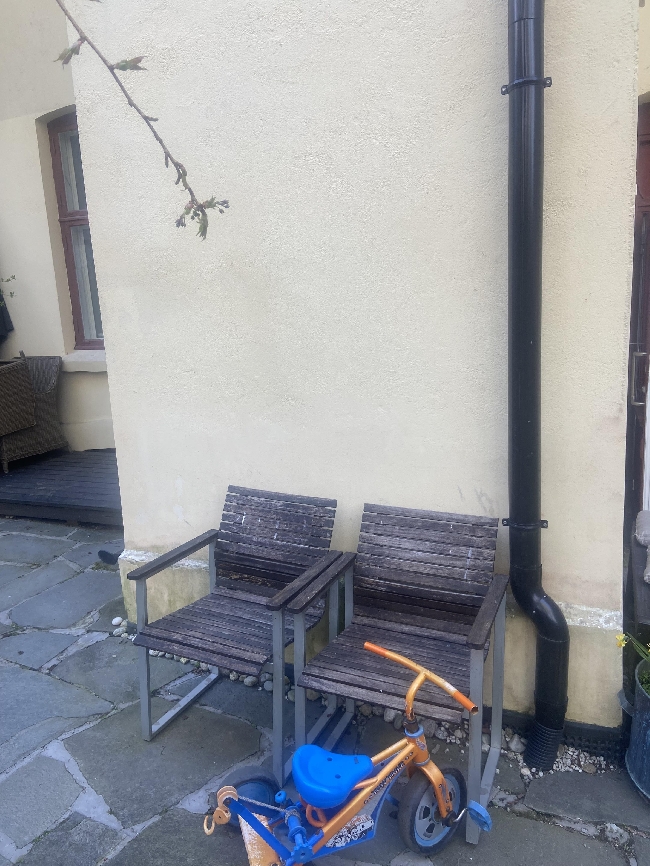 Lage tre-ramme til drivhus vegg