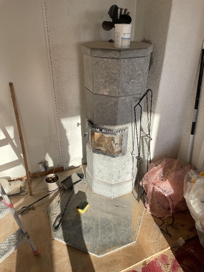 Bæring av peis og vaskemaskin