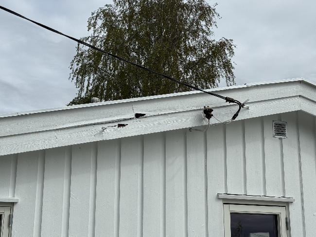 1. Bytte vindskier. 2.) Skrape og male pipe.