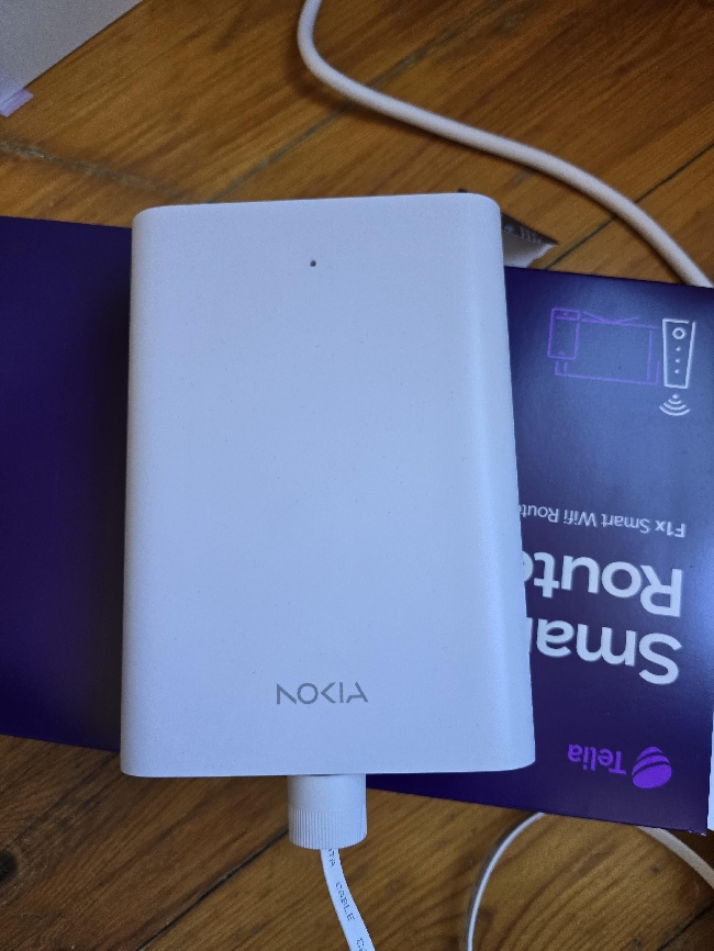 Hjelp med å montere en Nokia 5G antenne V2 på en stolpe