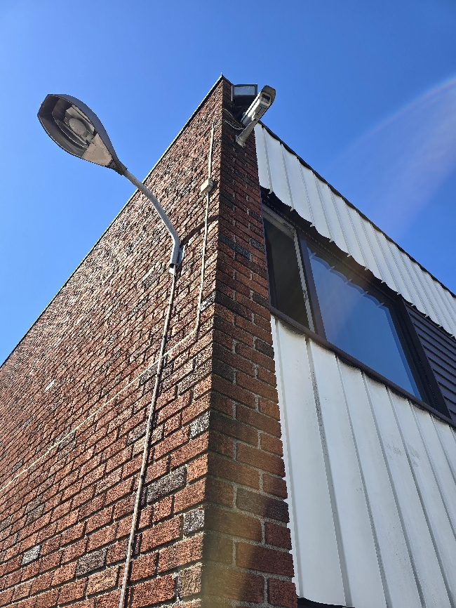 Hjelp med å montere en Nokia 5G antenne V2 på en stolpe