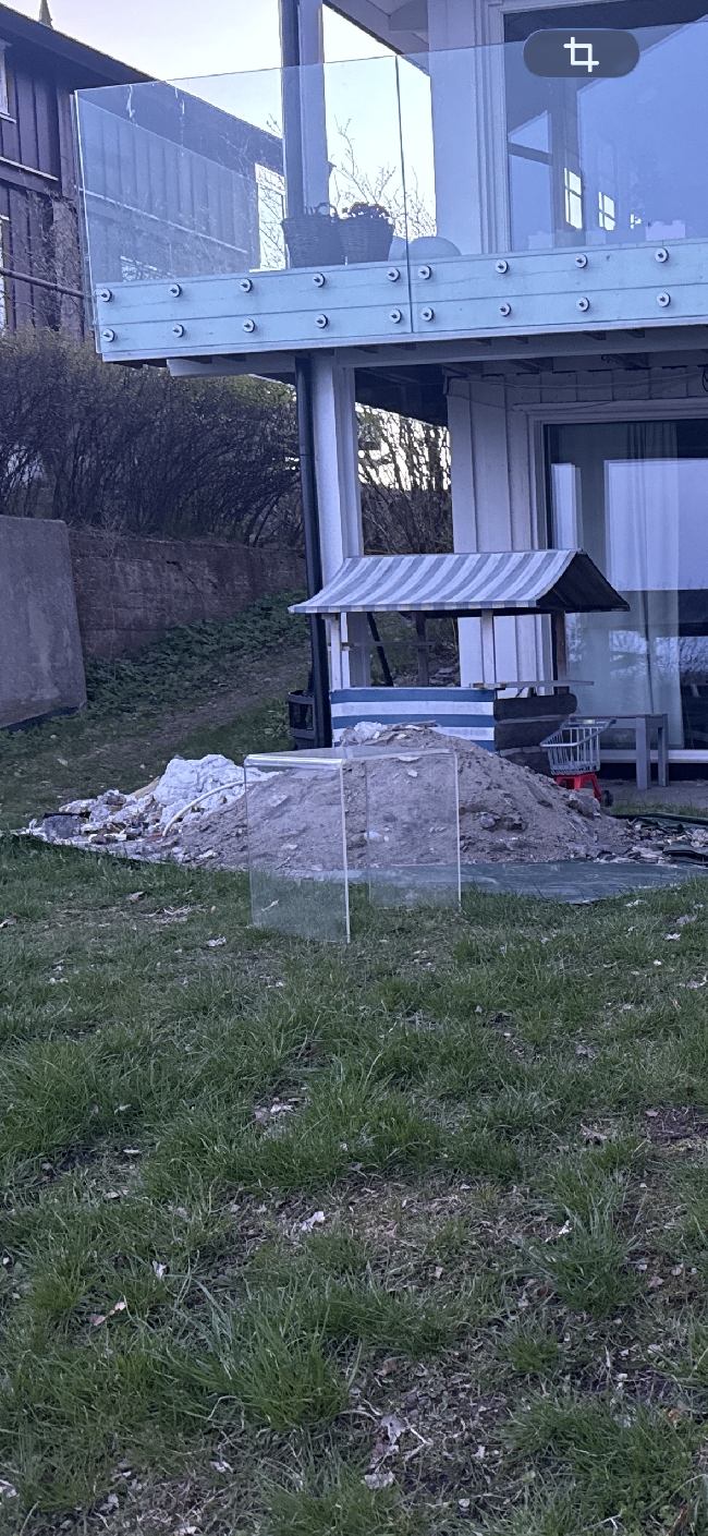 Kaste jord og noe søppel fra oppussing