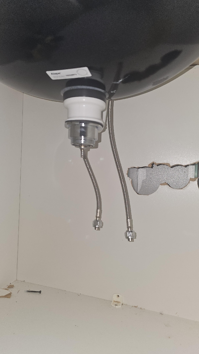 Koble på badekar, vask, og ny pumpe og trykktank