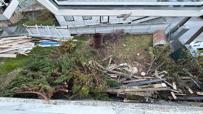 Kjøre bort avfall i hagen!