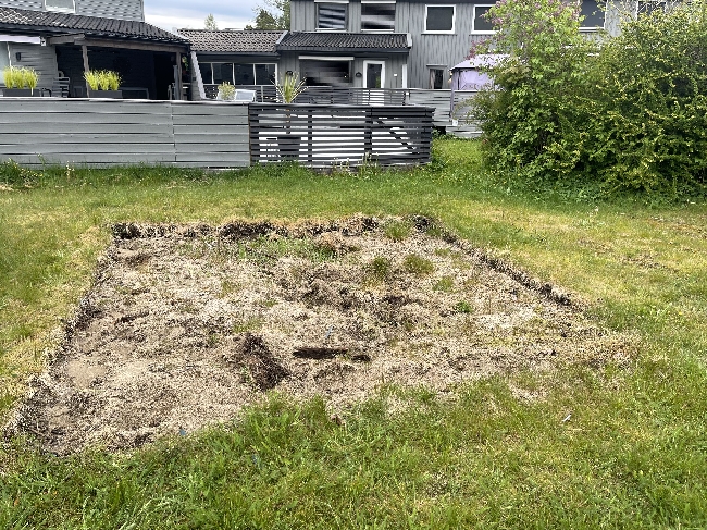 Jord og sand på søpla