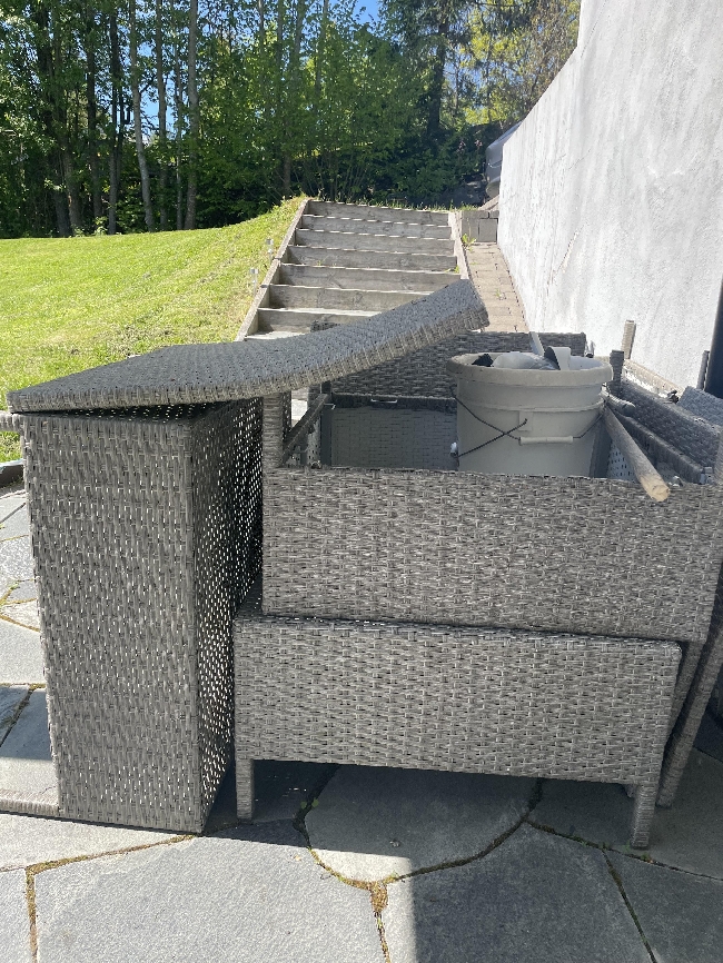 Bortkjøring av sofa og hjelp til å feste nett på trampoline