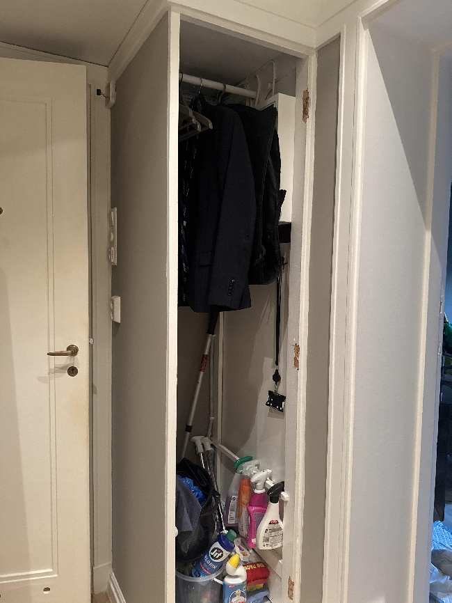 Lage og monter 2 garderobe dører