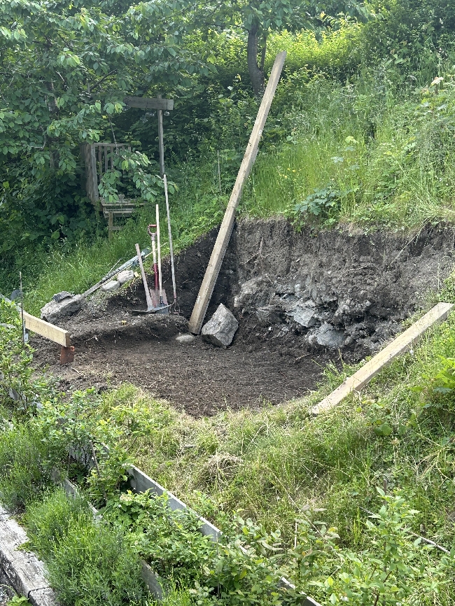 Støpe to fundament + snekre litt
