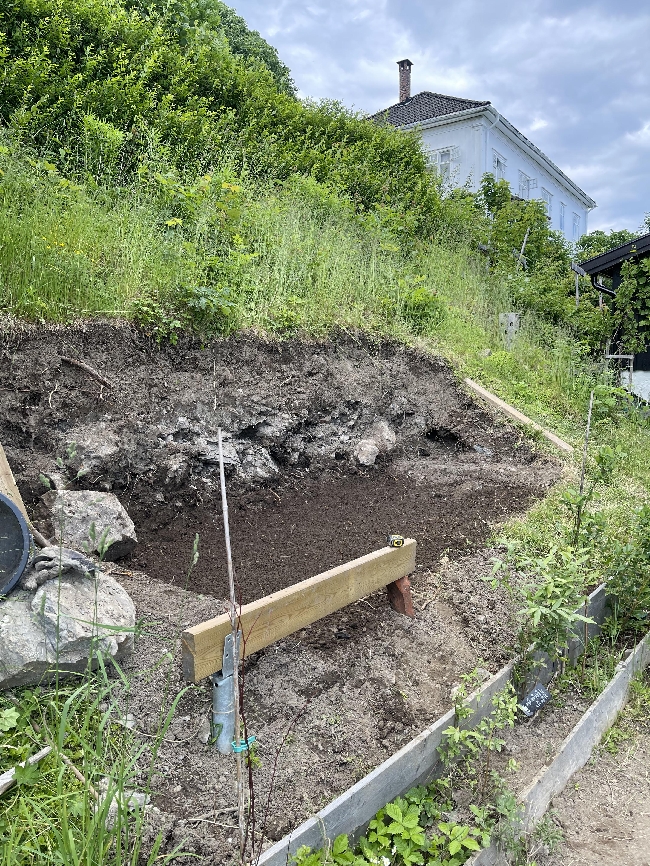 Støpe to fundament + snekre litt
