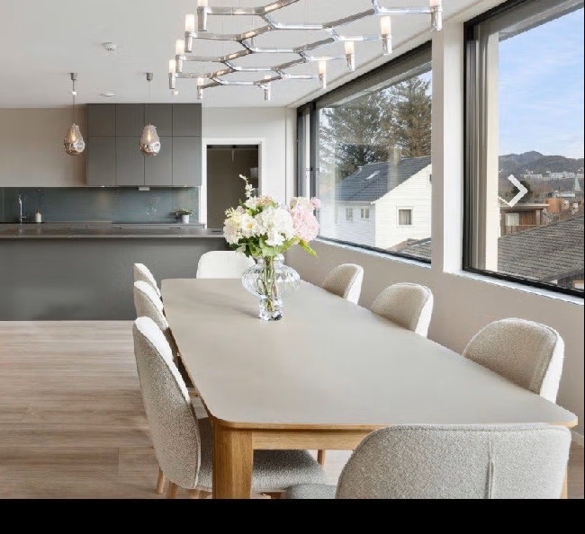 Frakt av stort spisebord fra Sandnes til Lillestrøm