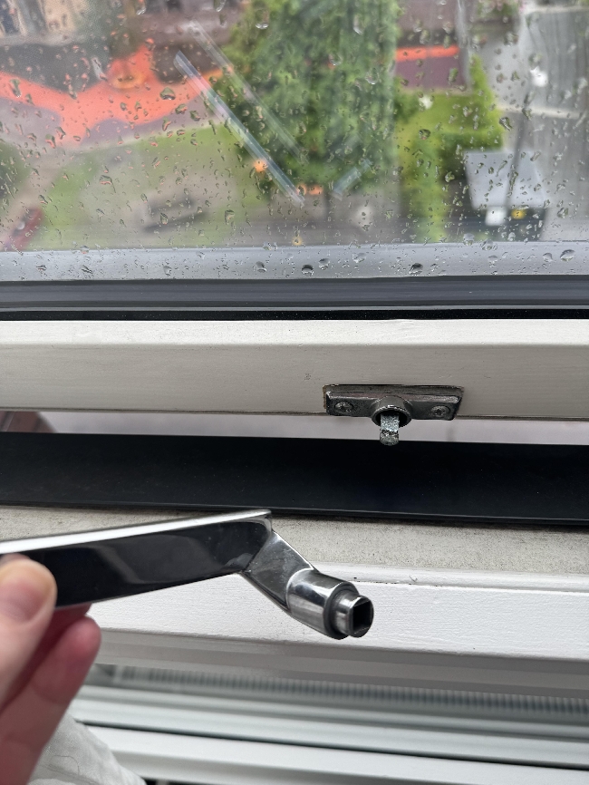 Hjelp til å bytte håndtak til vindu