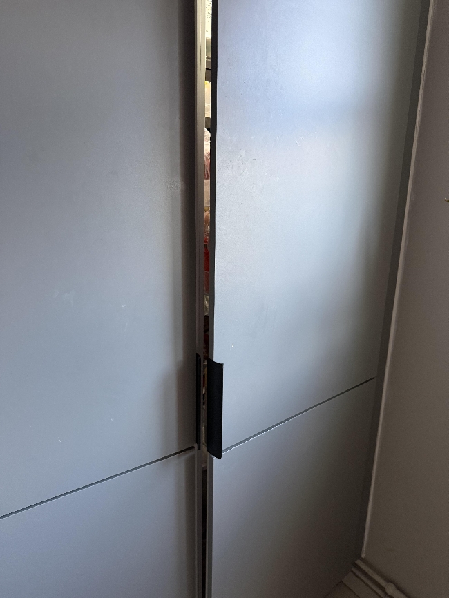 Fixing the fridge n freezer door