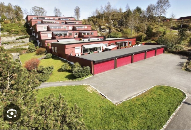 Bære 45 gipsplater fra bil til hus (ca. 50 m)