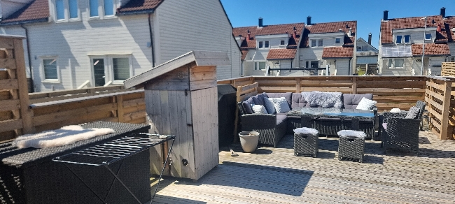 Maling av gjerde/rekkverk.