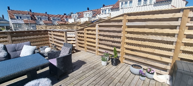 Maling av gjerde/rekkverk.