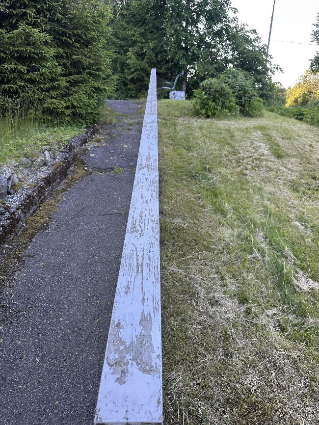 Maling av rekkverk / håndløper utendørs