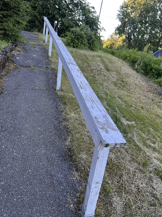 Maling av rekkverk / håndløper utendørs