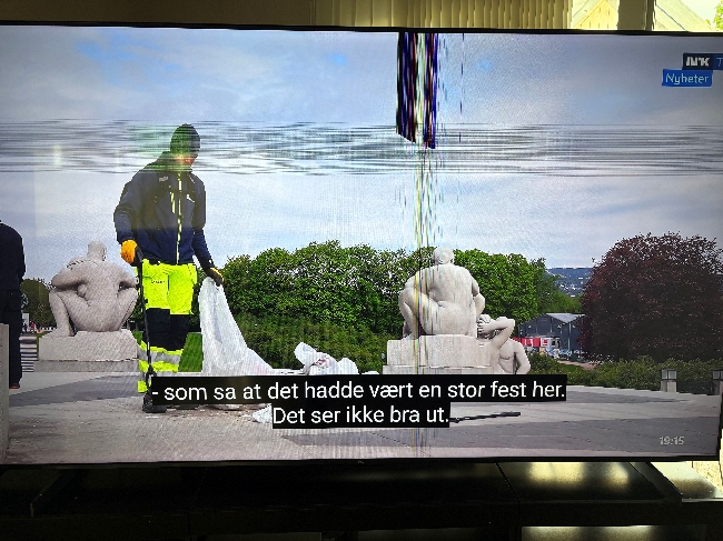 Bortkjøring av stor 98" TV