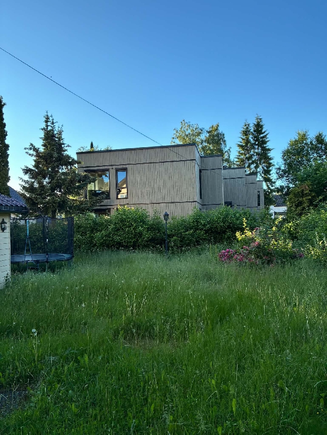 Gressklipping og kasting av hageavfall