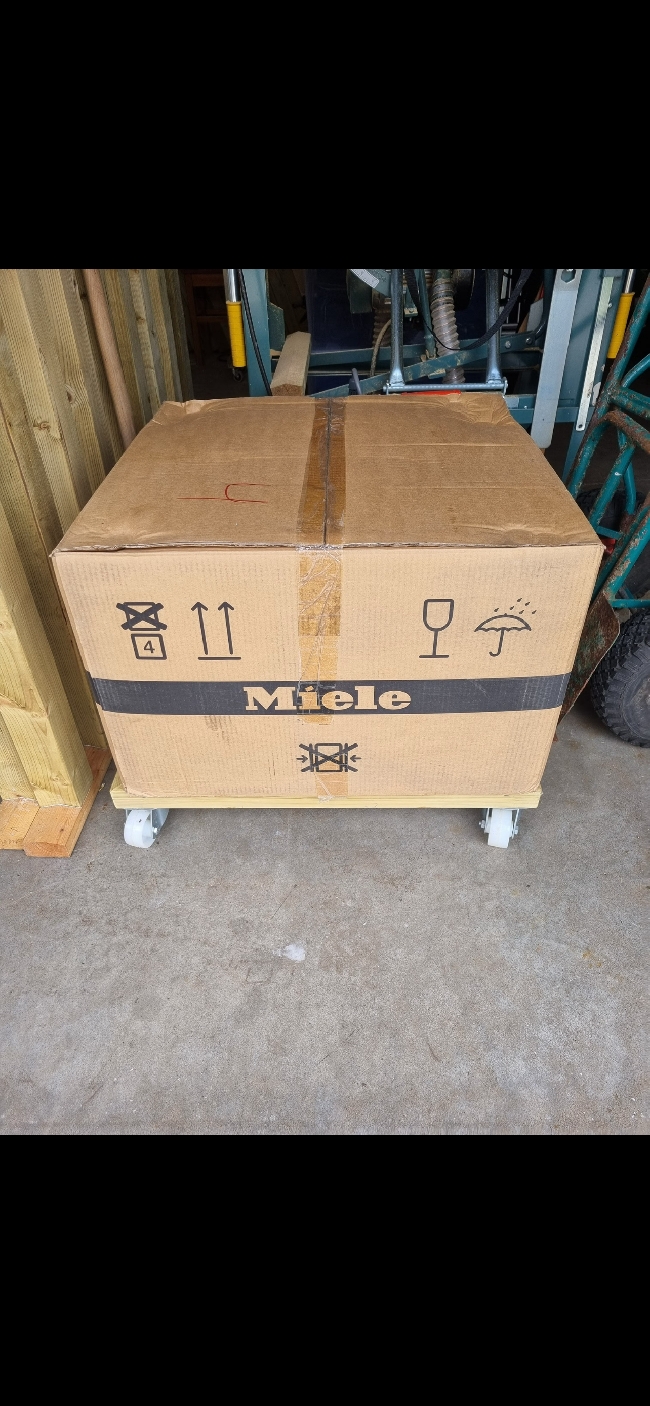 Frakt av Miele-sokkel (38 kg.) fra Lervik like sør for Moss (1626) til Bergen (5052)