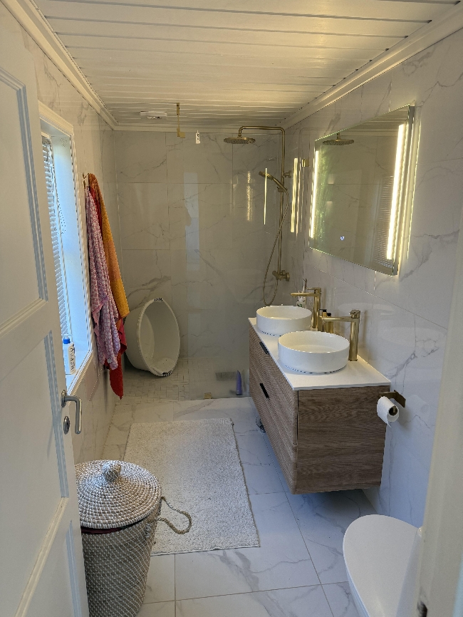 Vask av to bad (6m2 og 3m2) - Annenhver uke