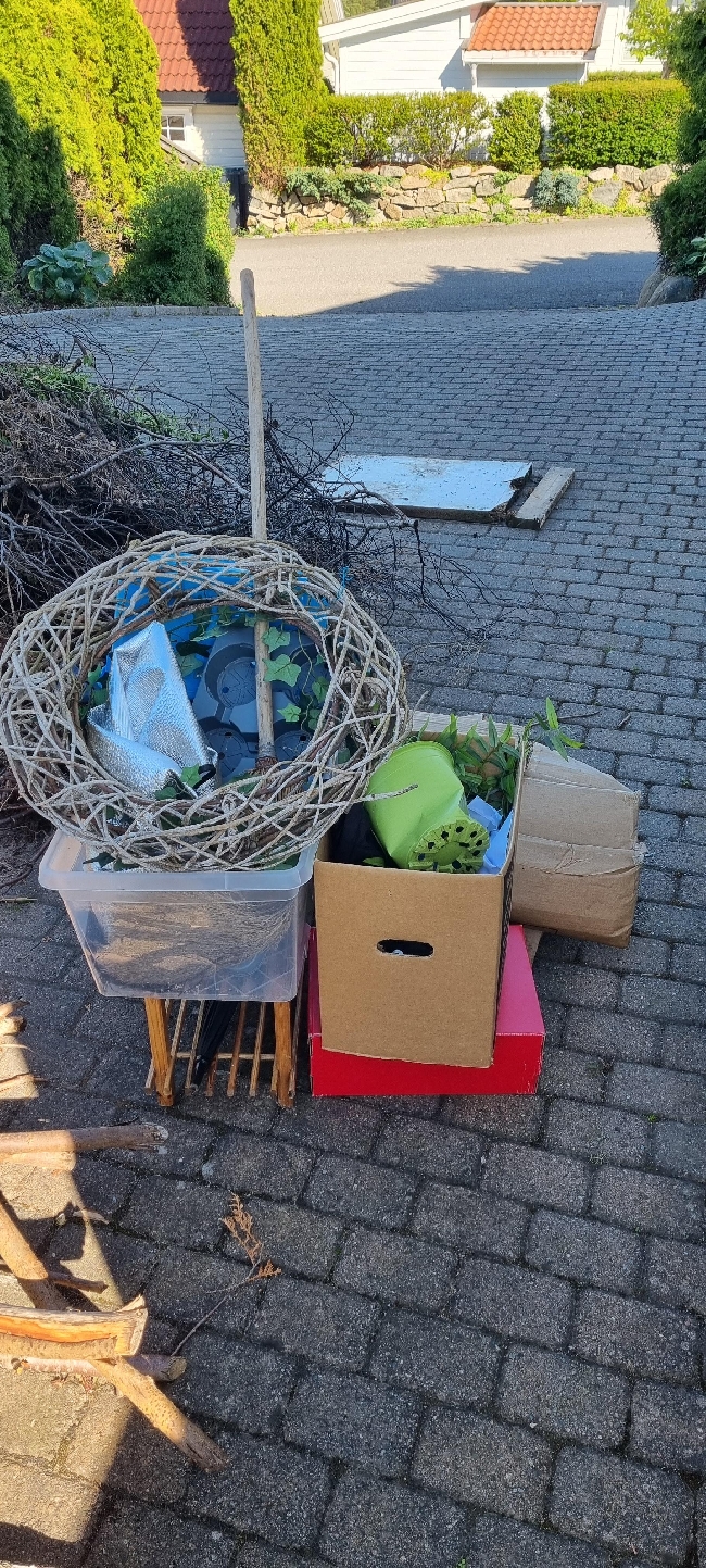 Bortkjøring av hageavfall, papp m.m.