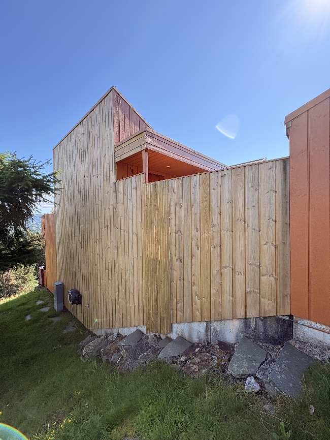 Maling av nordfasade på rekkehus