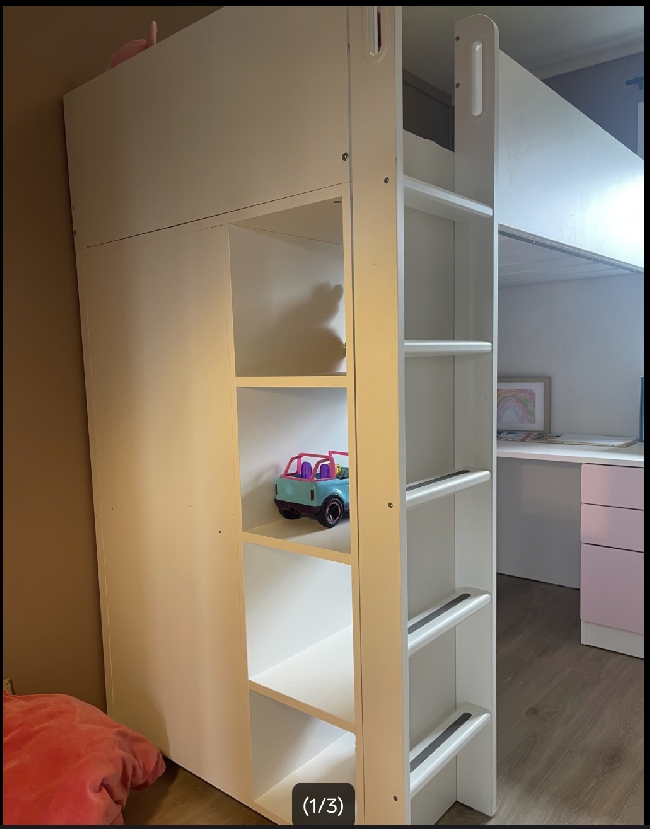 Køyeseng med skrivebord