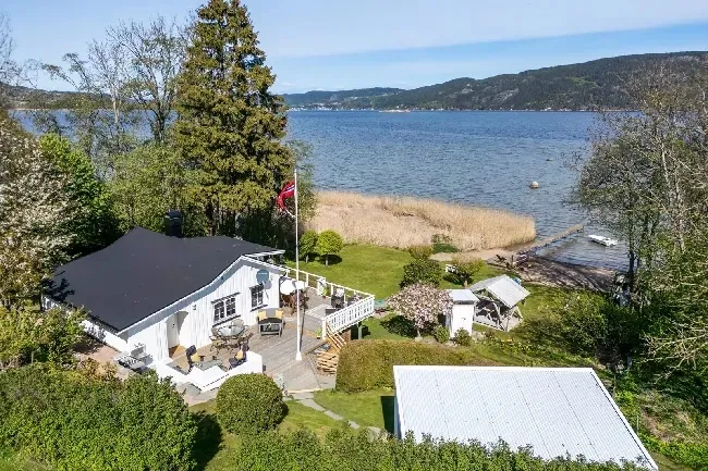 Hagearbeid på hytte