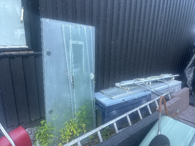 Kasting av søppel fra garasje