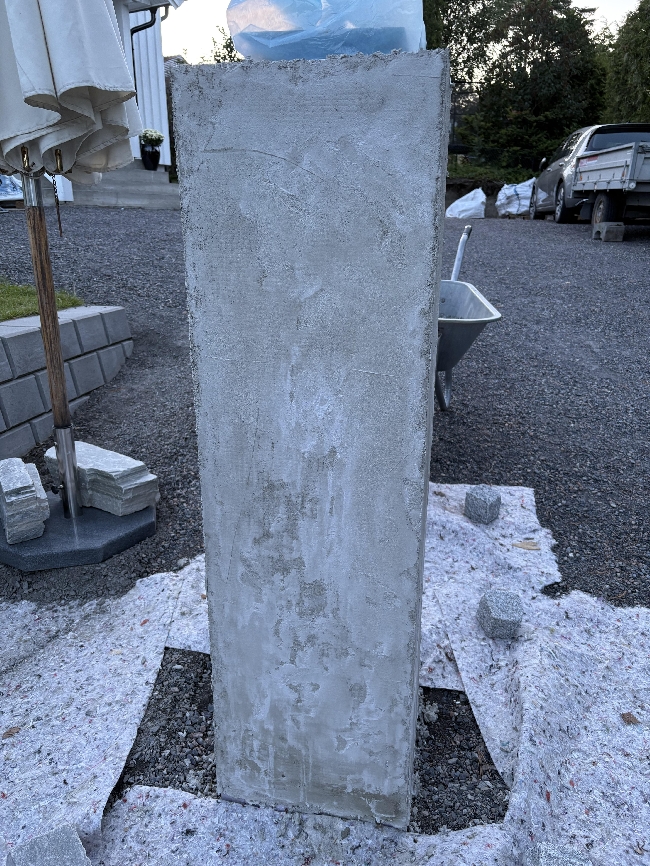 Siste lag med fiberpuss på portstolper