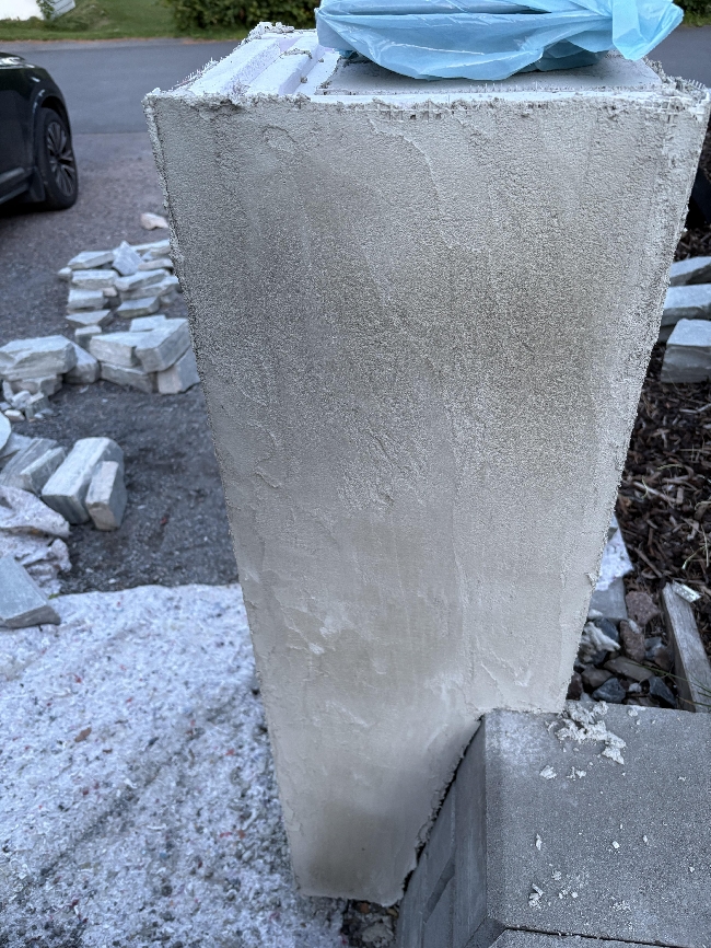 Siste lag med fiberpuss på portstolper