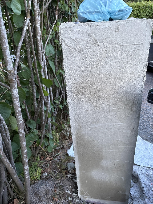 Siste lag med fiberpuss på portstolper