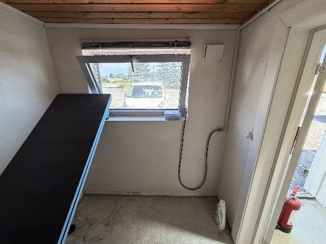 Flislegging av bad, ca 16 m2 areal.