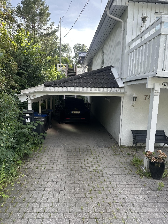 Rive carport.