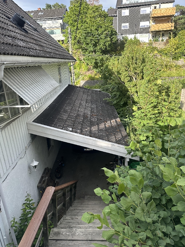 Rive carport.