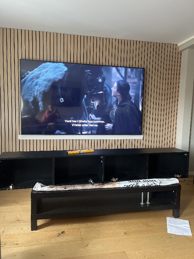 Henge opp tv benk på vegg