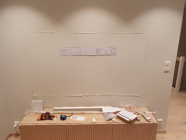 Montering av 75'' TCL TV på gipsvegg