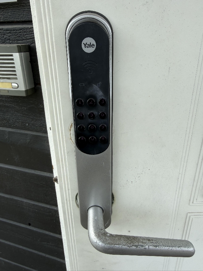 Hjelp med Yale doorman lås