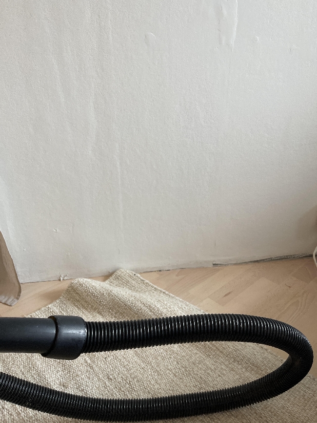Litt listing og oppheng av hylle på gipsvegg