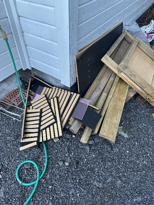Bortkjøring av diverse avfall.