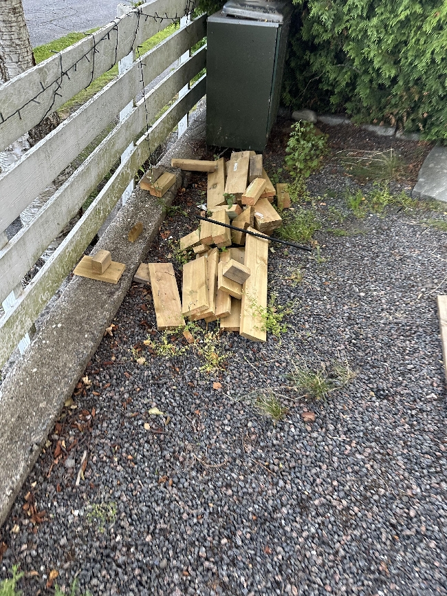 Bortkjøring av diverse avfall.