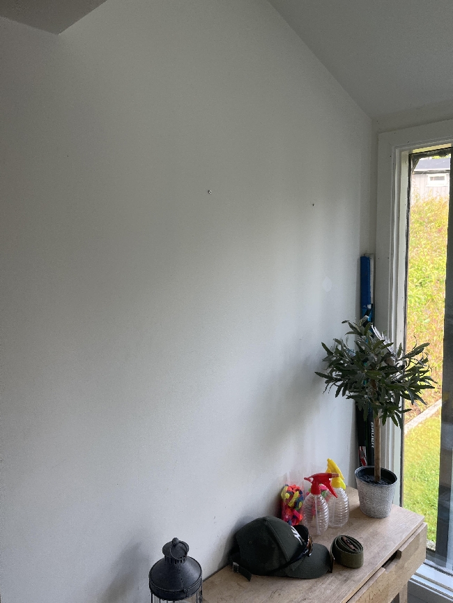 Male vegger i en gang