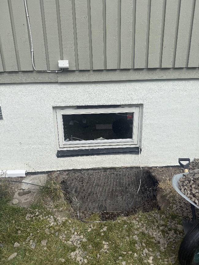 Forstørre vindusåpning i kjeller og montere nytt vindu