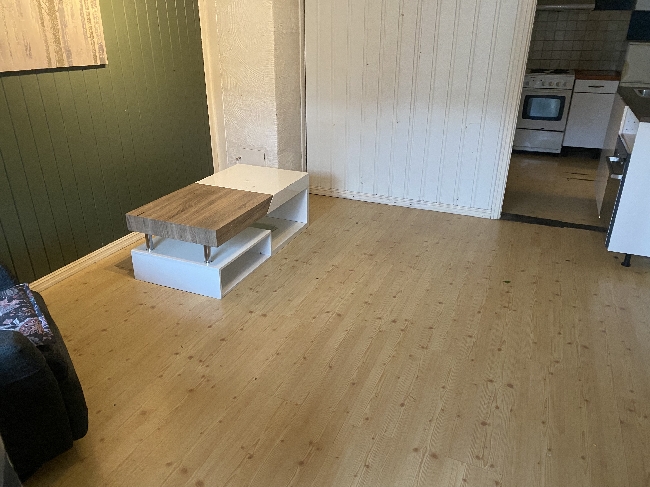 Legge klikk laminat i liten stue/kjøkken