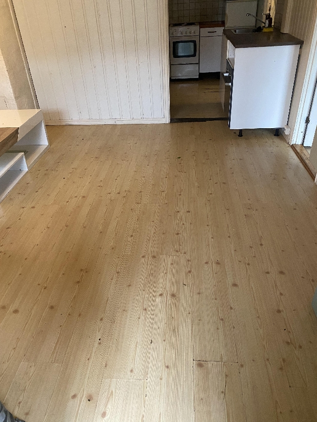 Legge klikk laminat i liten stue/kjøkken