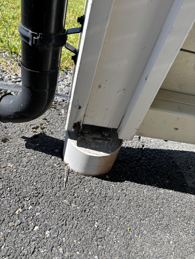 Reparasjon av panelvegg og takstein