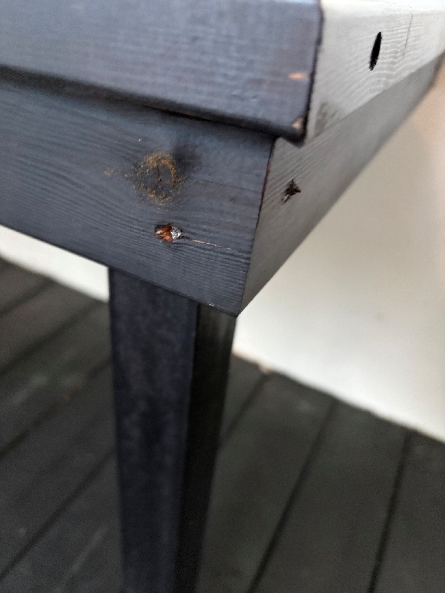 Senking av fastmontert benk med 11 cm.