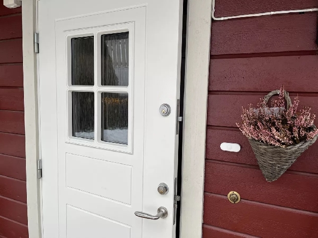 Installation of 🔑 SECURITY LOCK. Montering av 🔑 SIKKERHETSLÅS.