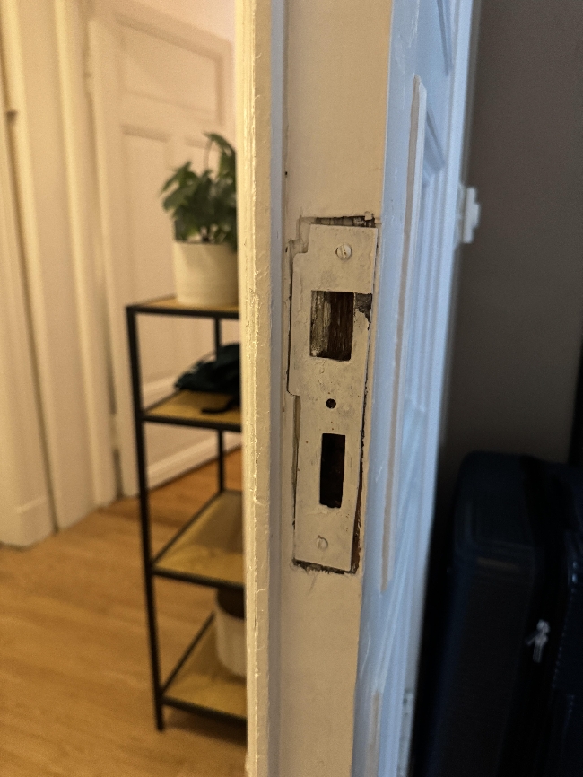 Bytte lånekasse i gammel fløydør